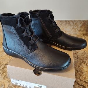 Clarks Cora Chai Women's Black Leather Boots Size 8 1/2 Narrow New In Box